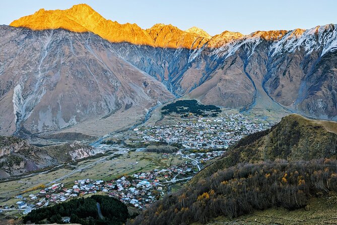3-Day Hiking Group Tour in Kazbegi - Day 1: Tbilisi to Ananuri, Juta, and Chaukhi Pass (3338m)