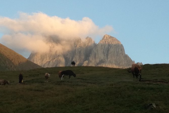 3-Day Hiking Group Tour in Kazbegi - Day 2: Gergeti Trinity Church to the Gergeti Glacier at 3200m