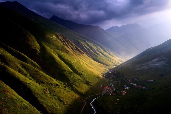 3-Day Hiking Group Tour in Kazbegi - Your guide team and the comfort details that matter more than you think