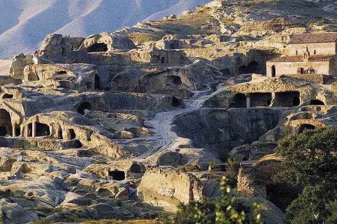 3-Day Tbilisi & Mtskheta Discovery + Airport Transfers - Mtskheta time: a 1-hour break for the flea market and snacks