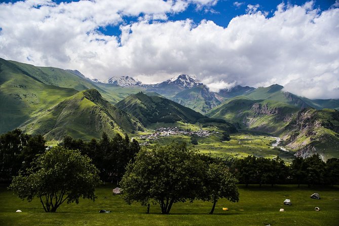 3 Days Georgia Tour package - Day 3: Chronicles of Georgia, a Stalin stop, and Uplistsikhe cave town