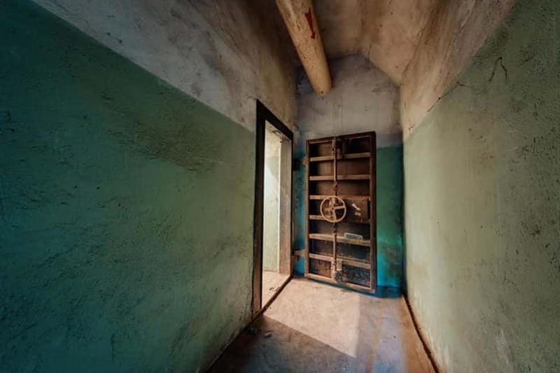 A Journey Through Abandoned Wonders - Tbilisi Urbex Tour - Stop 1: The abandoned secret command underground bunker