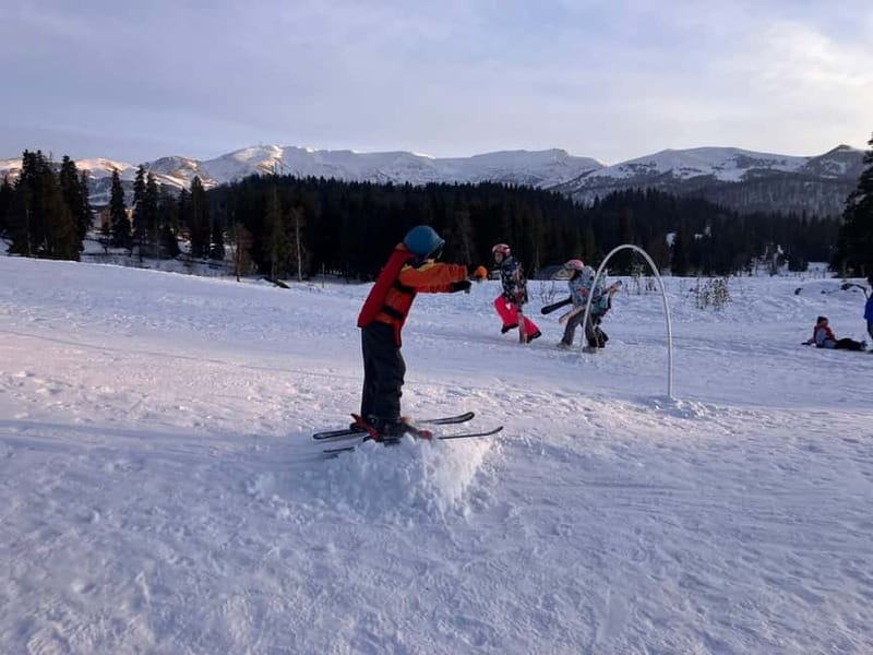 Bakuriani: Private or group Ski Lesson - The 2.5-hour rhythm: cable car, first class, café break, then technique time