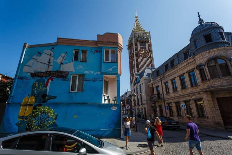 Batumi: Guided Walking Tour - Piazza Square and St. Nicholas Church: old streets with a clear stop-and-go rhythm