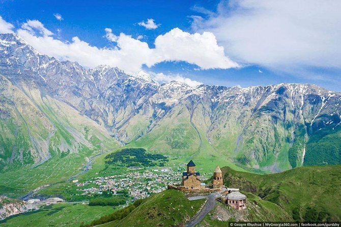 Bestseller Day Trip to Kazbeg/Gergeti Delicious Lunch at Rooms - Gergeti Trinity Church: The Icon, The Climb, The Weather Reality