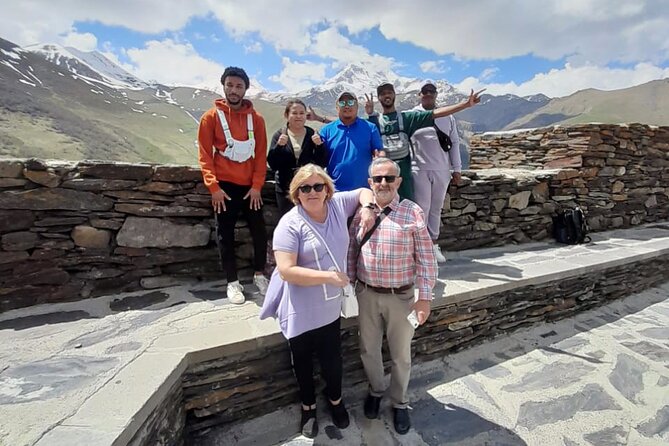 Day tour to mountains Jinvali lake, Ananuri, Kazbegi, Arch friendship - How the day stays comfortable: commentary, timing, and group size