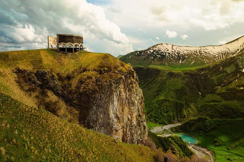From Tbilisi: Ananuri Fortress and Kazbegi Day Trip - The Friendship Arch and roadside landmarks that break up the drive