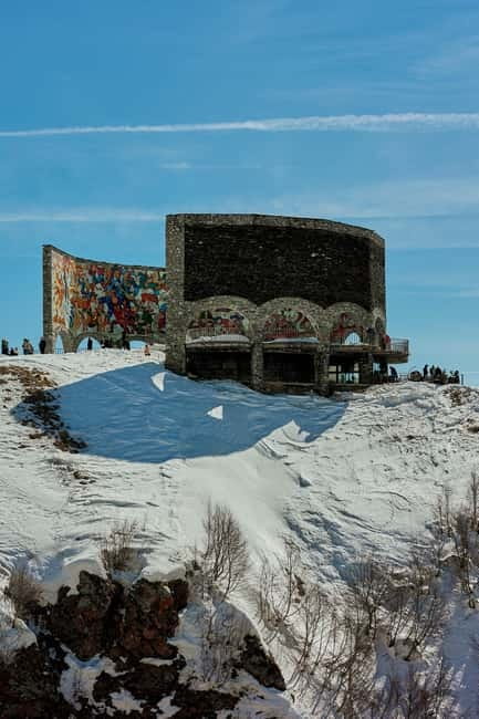 From Tbilisi: Ananuri, Gudauri, and Kazbegi Tour with Guide - Ananuri Fortress: medieval towers above the water
