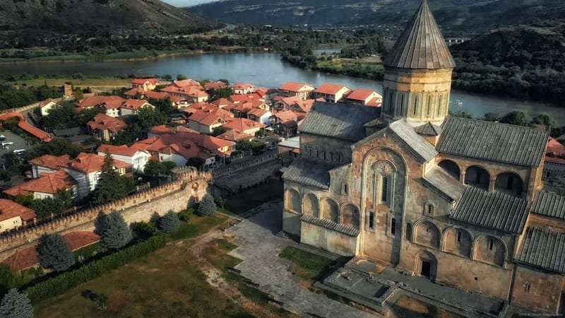 From Tbilisi: Jvari Monastery, Uplistsikhe & Mtskheta Tour - Jvari Monastery: 6th century stone above the rivers