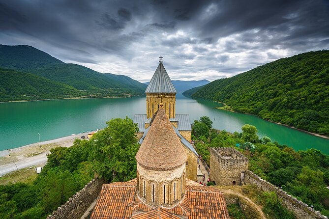 From Tbilisi: Kazbegi, Gudauri & Ananuri Day Trip - Ananuri Fortress on Lake Zhinvali: 16th-Century Walls and Real View Power
