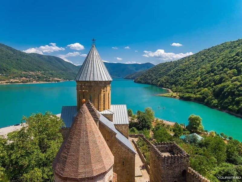 From Tbilisi: Kazbegi, Gudauri & Gergeti Group Day Tour - Gudauri Friendship Monument: Panoramas You Can Feel in Your Chest