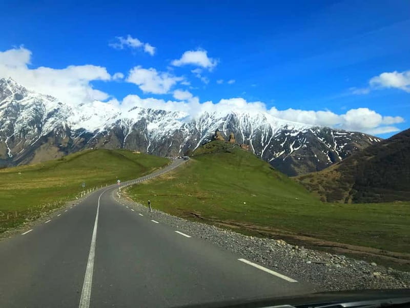 From Tbilisi: Kazbegi Tour - Zhinvali - Ananuri - Gudauri - Ananuri Fortress: medieval walls with a view