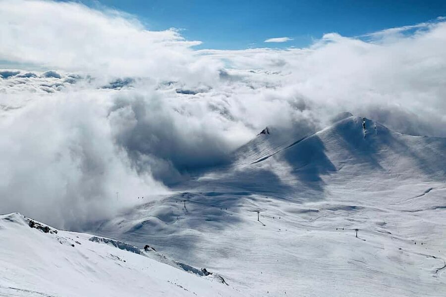 From Tbilisi: Private Gudauri Ski Resort Tour - Ananuri fortress: churches and towers above the water