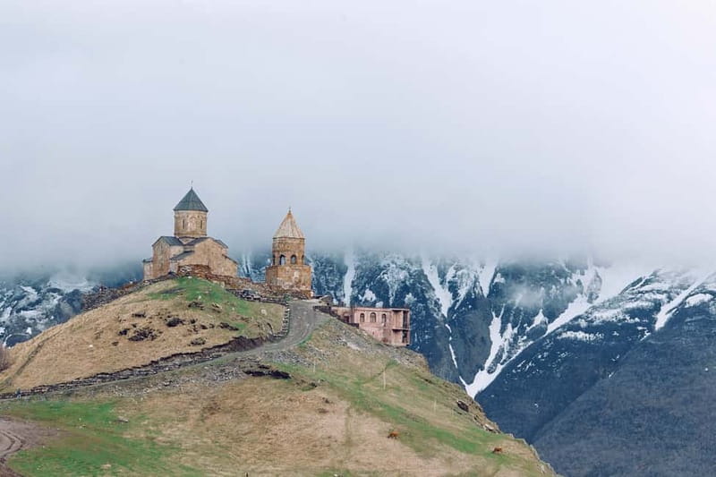 From Tbilisi: Private Kazbegi Tour - Stepantsminda stop, then the jeep/SUV climb to Gergeti