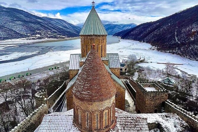 From Tbilisi to Gudauri Ski Resort, Zhinvali, Ananuri Day Trip - The quick hit: Black and White Rivers, 15 minutes of contrast