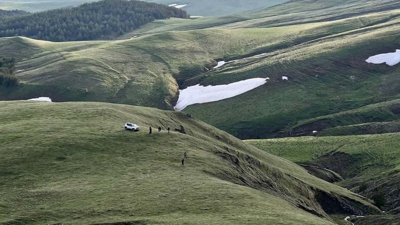 From Tbilisi: Tsalka Hills Off-Road Jeep Tour with BBQ - BBQ Lunch at a Scenic Spot, Plus a Hike for the Distant Glacier