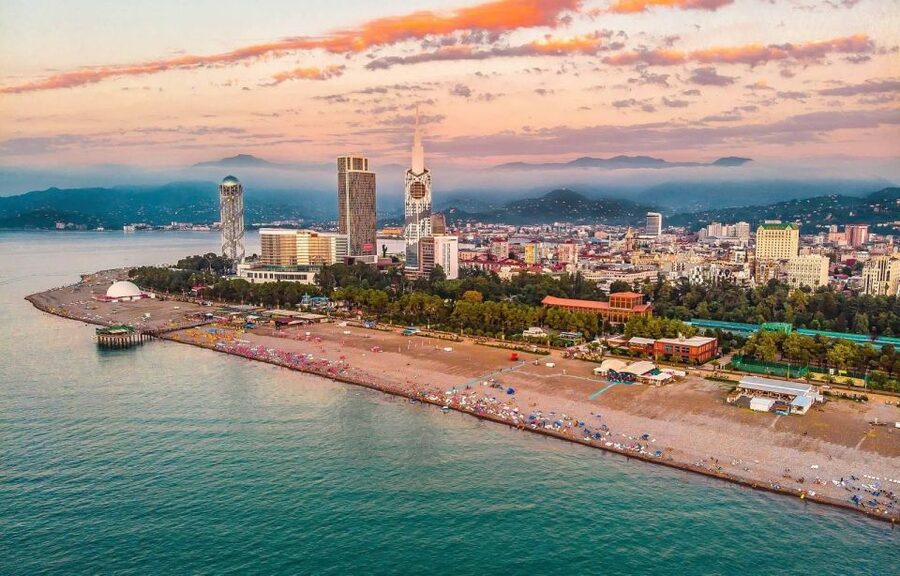 From Trabzon: Group Walking Tour through Batumi in Georgia - The guided walk in Batumi: Piazza to St. Nicholas Church