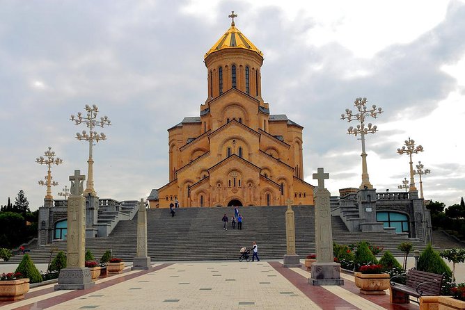 Full-day Private tour in Tbilisi & Mtskheta With unforgettable impressions - Metekhi Church and the Tbilisi riverfront intro