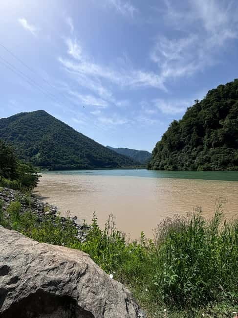 Full Day Tour from Batumi to Waterfalls - Guide, Language, and the Difference Between a Guide and a Driver