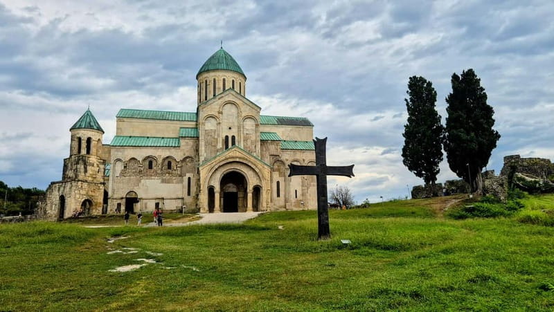 Gelati Monastery, Motsameta Monastery & Bagrati Cathedral - Motsameta Monastery: a walled sanctuary on a rocky mountain