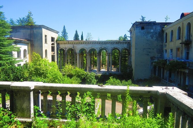 Gelati, Prometheus, Sanatoriums and Wine tour - Stop 1: Gelati Monastery and the David the Builder legacy