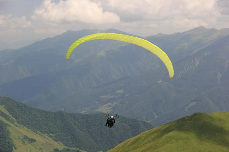 Georgia: Paragliding tandem flight in Gudauri with video - Tandem Paragliding in Gudauri: The Views and the Adrenaline Combo