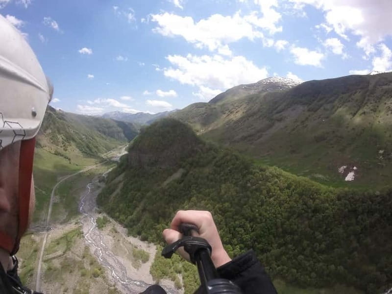 Georgia: Paragliding tandem flight in Gudauri with video - Choosing Your Comfort Level: Who This Tandem Flight Fits Best