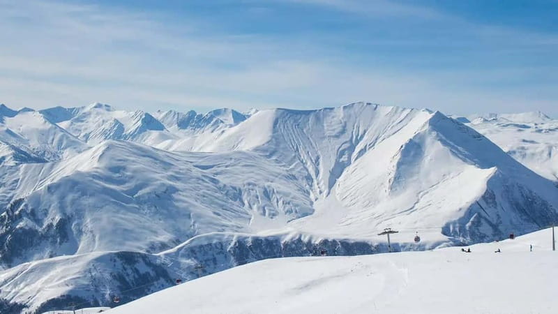 Gudauri: Individual and Group Ski Lesson - The Coaching Style, Group Dynamics Versus Individual Attention