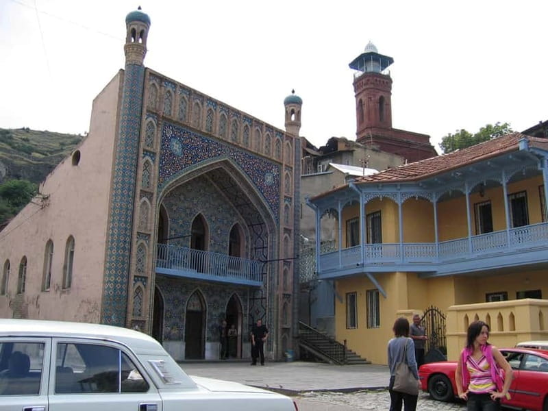 Historical walking tour of Tbilisi - Abanotubani and the sulfur bath zone, where the city breathes