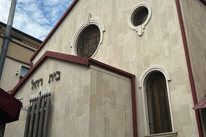 Jewish Heritage Walking Tour with Kosher Wine Tasting - Wine tasting at the end, including kosher options for 18+