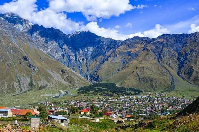 Jinvali-Ananuri-Gudauri-Kazbegi private tour - The Russian-Georgian Friendship Monument: The View Inside the Story