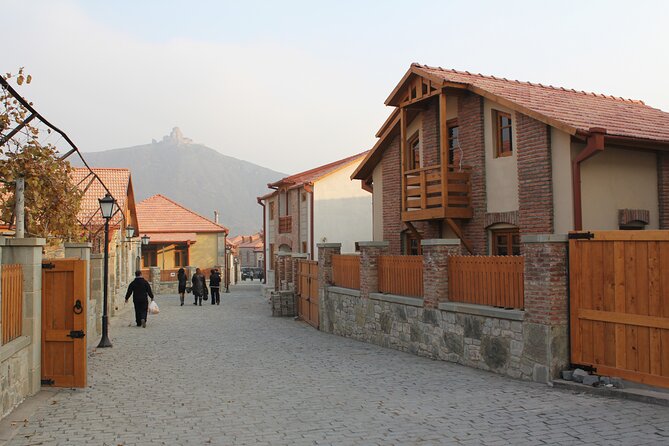 Jvari Monastery, Ananuri, Gudauri, Kazbegi Group & Private Tour - Guide style and the small details that make the day easier