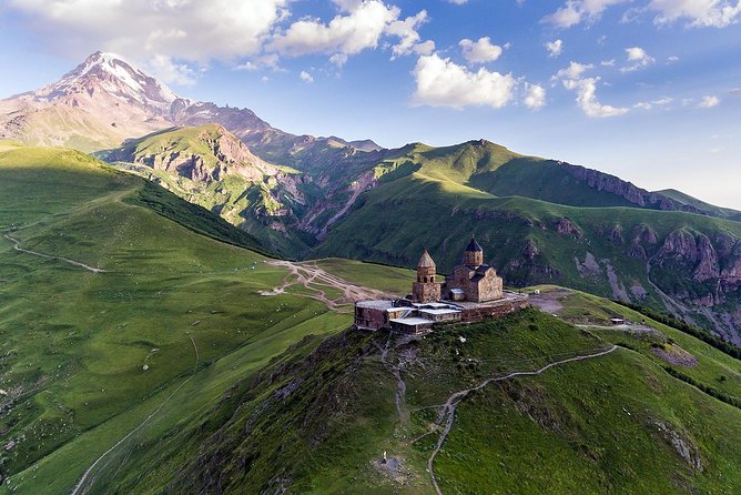 Kazbegi and Khinkali - the ultimate mountain experience tour - Gudauri Free Time: Ski, Paraglide, or Reset in a Warm Restaurant