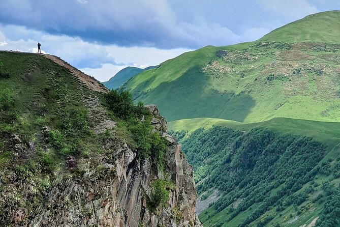 Kazbegi full day private tour + LUNCH - The Friendship Monument on the Georgian Military Highway: climb for the panorama