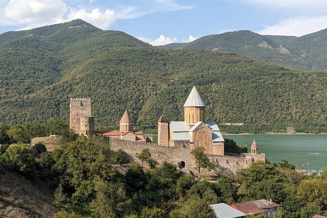 Kazbegi Gudauri and Ananuri Mountains Private Day Trip - Pickup timing in Tbilisi, and what 9-11 hours really means