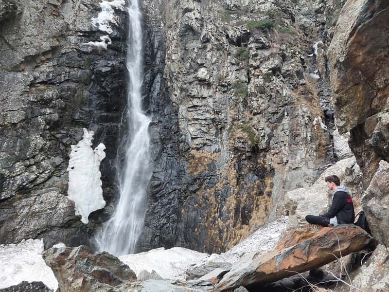 Kazbegi: Gveleti Waterfall Guided Hike - The guided route to Gveleti Waterfall, step by step