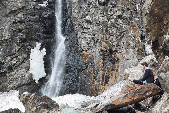 Kazbegi:Hiking to Gveleti Waterfall - Gveleti Waterfall is the star, but the road sets the mood