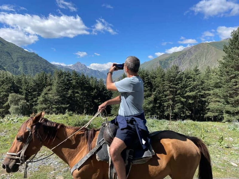 Kazbegi:Sunset Horse Riding Tour from Rooms Hotel Kazbegi - The host and the photo magic (with your phone)