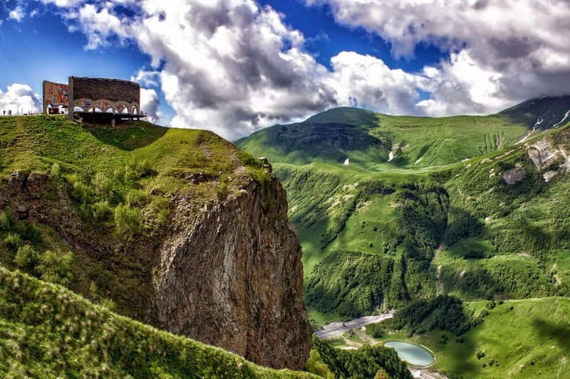 Kazbegi Tour with Fantastic Views of Caucasus Mountains - Arrival in Stepantsminda: the jump from road views to hilltop views