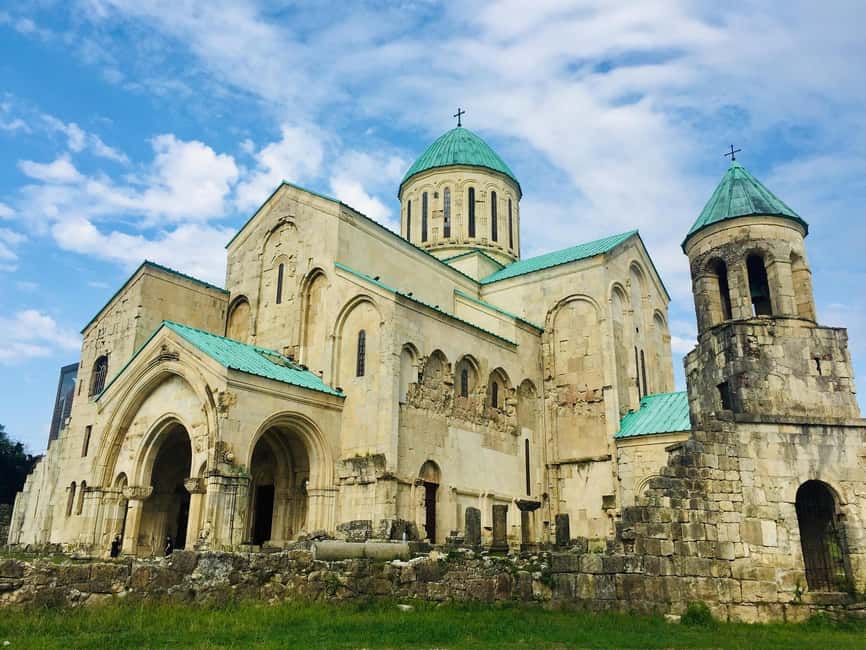 Kutaisi: Bagrati, Gelati, & Motsameta Monastery Guided Tour - Gelati Monastery Complex: UNESCO-Protected Art, an Academy, and a Practical Warning