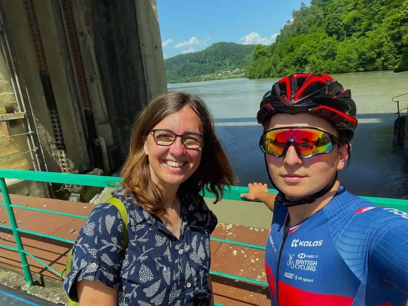 Kutaisi Bike Tour: City Center, History & Riverside Paths - Kutaisi City Life: Schools, River Settlements, and Back Streets