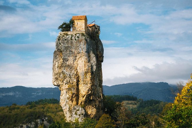 Kutaisi: Chiatura Cable Cars & Katskhi Pillar Guided Tour - Katskhi Pillar: The 40-Meter Monolith and the Church at Its Base