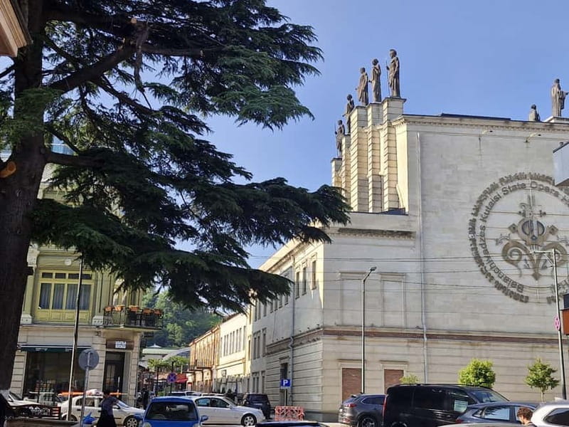 Kutaisi: Guided Walking Tour with Local Snack - Rustaveli Street and the White Bridge Photo Moment