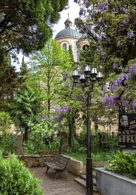 Kutaisi: Historic Walking Tour with Guide, 3 Hours - Opera and Drama Theaters: culture as a city habit