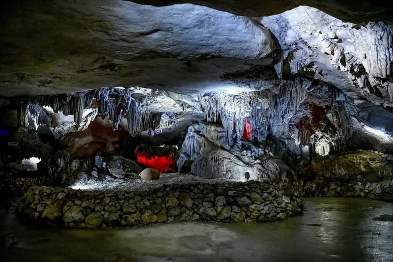 Kutaisi: Sataplia Natural Res. & Tetra Cave Wine Degustation - Sataplia Natural Reserve: dinosaur steps, a 400-meter cave, and panoramic views