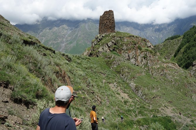 Military Road Marvels: Ananuri, Kazbegi & Khinkali Masterclass - The 11-hour rhythm: vehicle comfort, group size, and timing