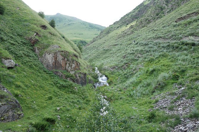 Military Road Marvels: Ananuri, Kazbegi & Khinkali Masterclass - Ananuri Castle ensemble, why people come to this stretch