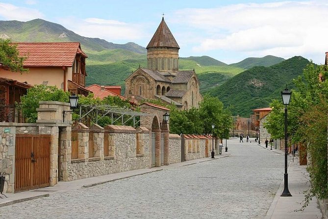 Mtskheta, Ananuri, Gudauri and Kazbegi Full Day Tour from Tbilisi - Zhinvali Water Reservoir: a quick stop with unusual water color