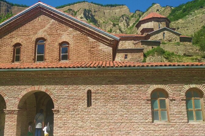 Mtskheta Tour with All UNESCO Sites & Ancient Ruins - Stop 3: Samtavro Church and the layers of rebuilding