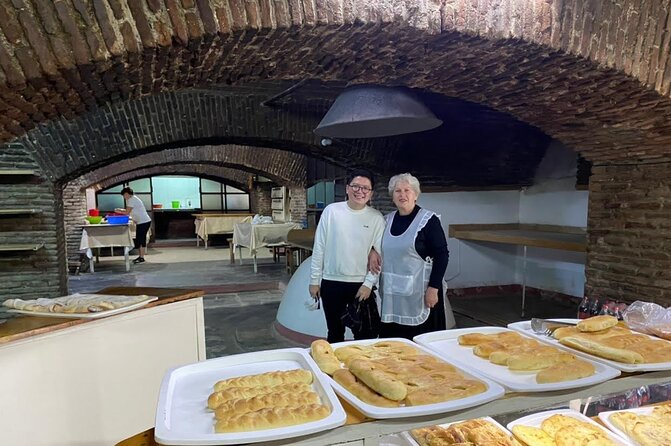 Old Tbilisi Highlights Walking Tour with Wine & 10 Tastings - Berikaoba Monument Meet-Up and How the Walk Stays Organized